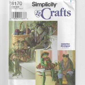 Simplicity Crafts Pattern 8170: Stuffed 26" Frogs, Babies & Clothes - Uncut